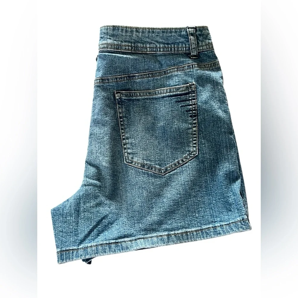 Women's St. John's Bay Denim Shorts - Picture 4 of 7